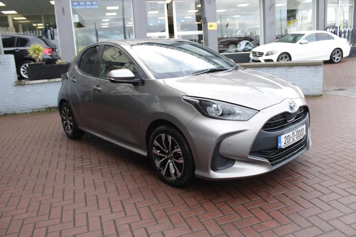 YARIS SELF CHARGING HYBRID SOL 5DR HATCHBACK AUTO - Image 1