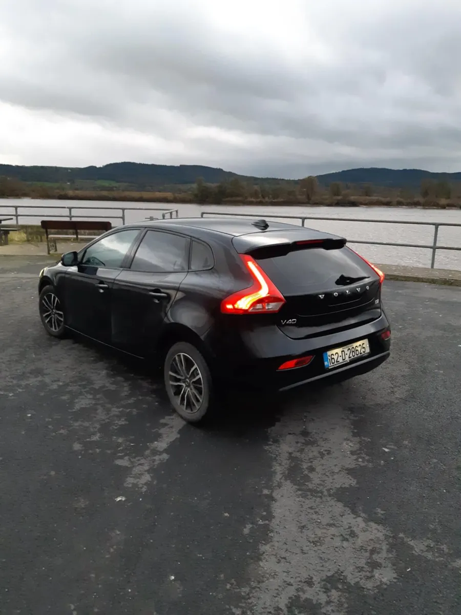 162 Volvo V40 2L - Image 2