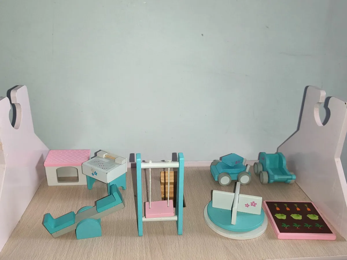 Wooden Dolls House - Image 4