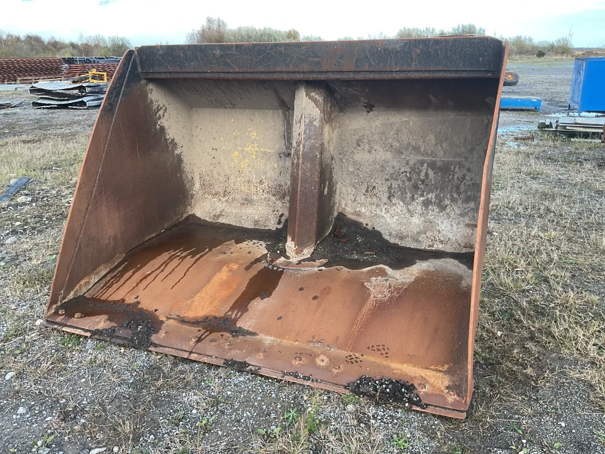 R&M Loading Shovel Bucket For Auction - Image 1