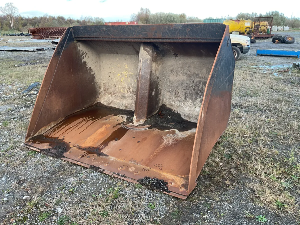 R&M Loading Shovel Bucket For Auction - Image 2