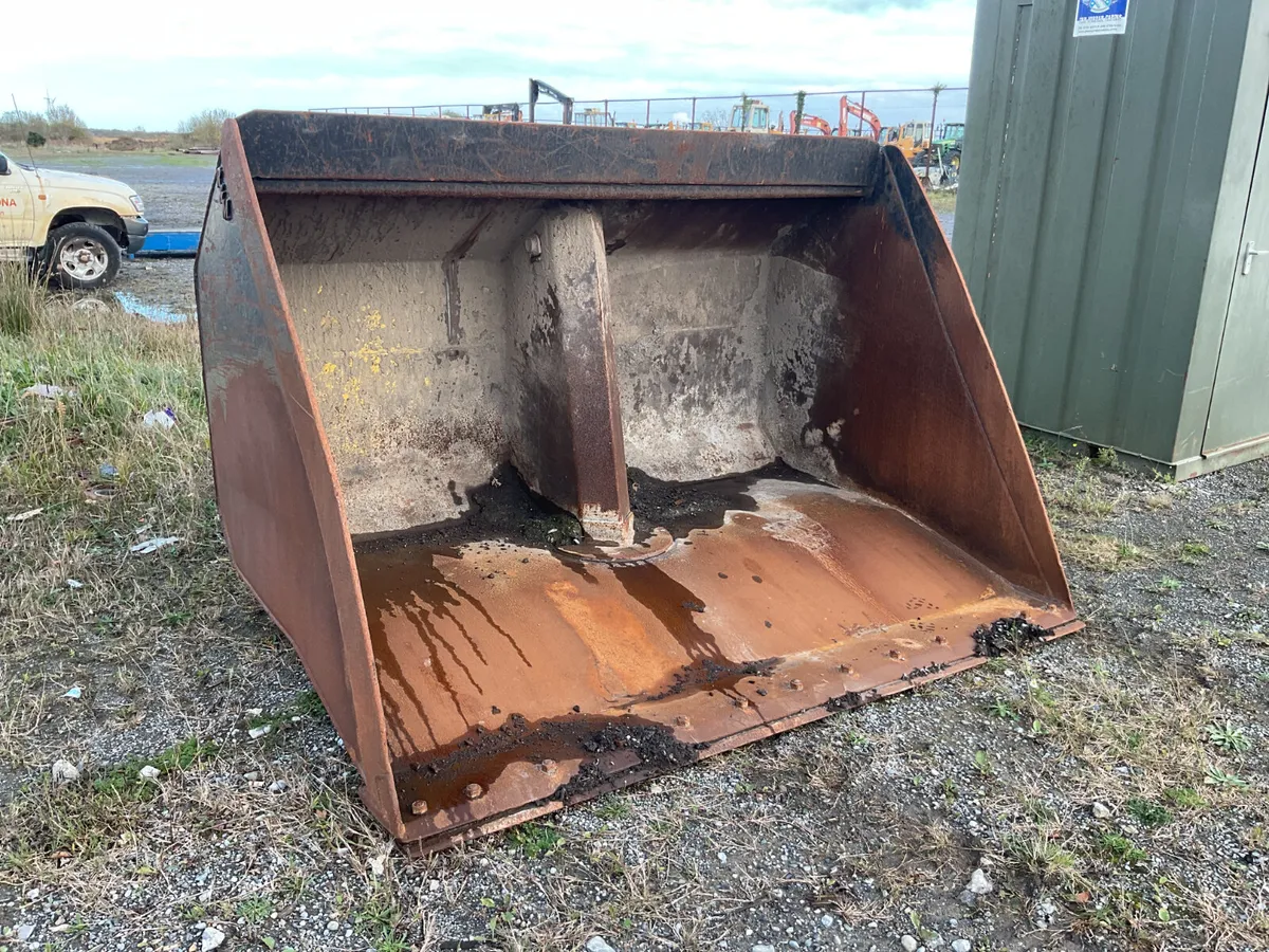 R&M Loading Shovel Bucket For Auction - Image 3