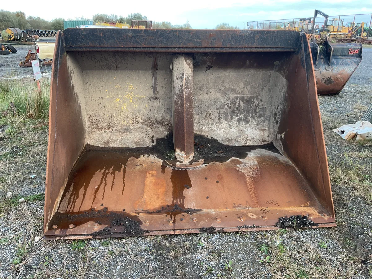 R&M Loading Shovel Bucket For Auction - Image 4
