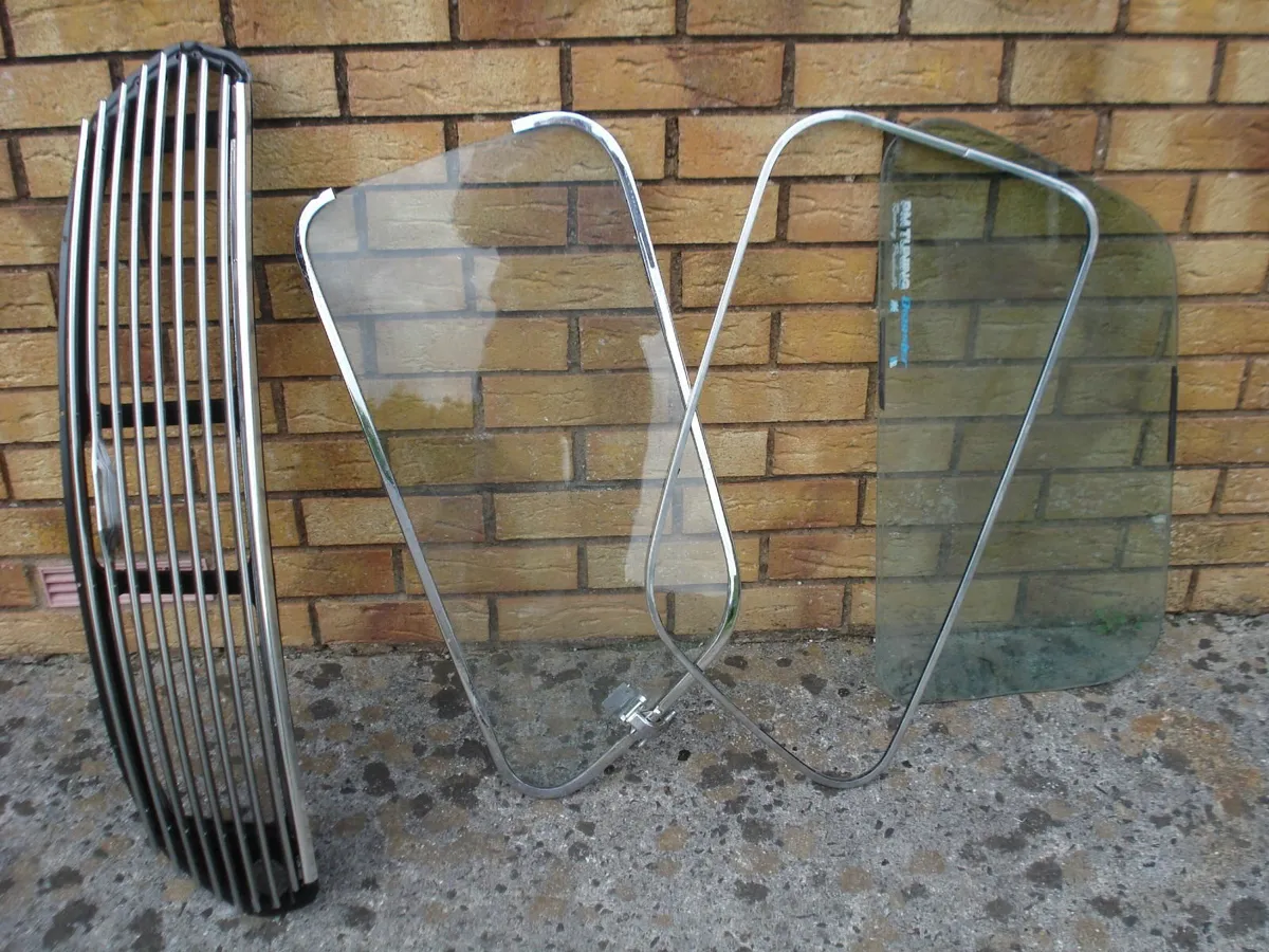 NEW CLASSIC MINI GRILL & USED REAR SIDE WINDOWS. - Image 1