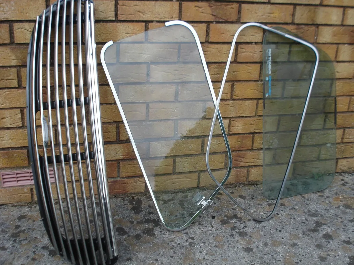 NEW CLASSIC MINI GRILL & USED REAR SIDE WINDOWS. - Image 2