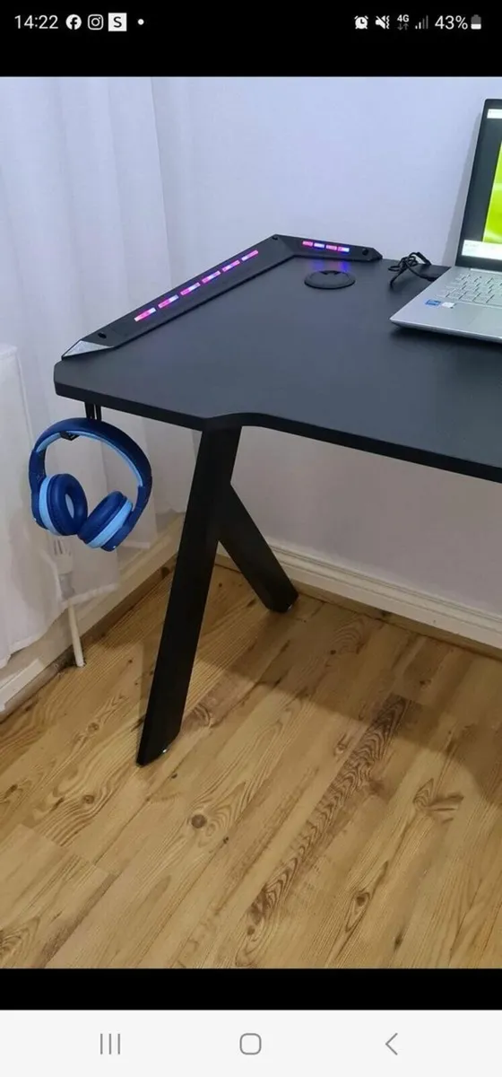 Gaming desk - Image 1
