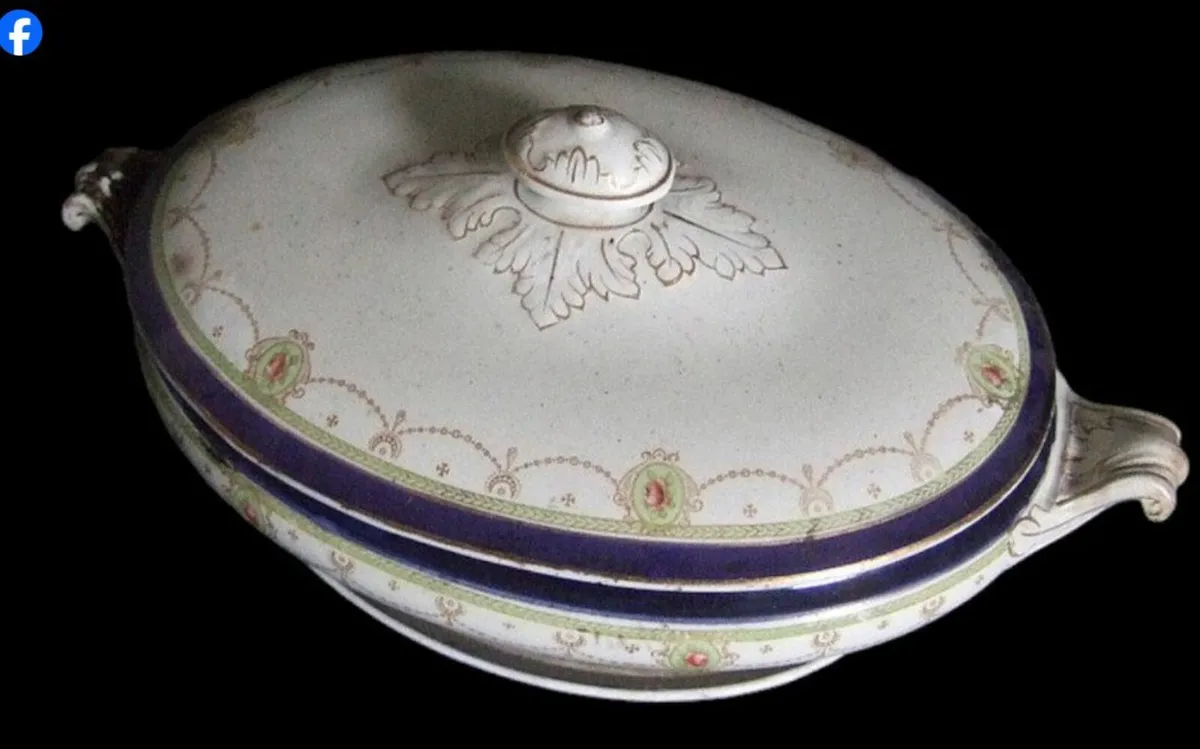Vintage Wedgewood Platters & Tureen - Image 1