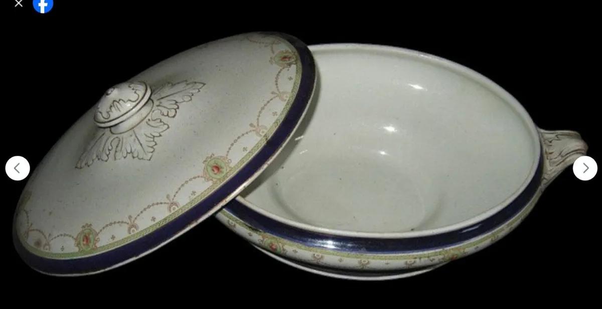 Vintage Wedgewood Platters & Tureen - Image 3