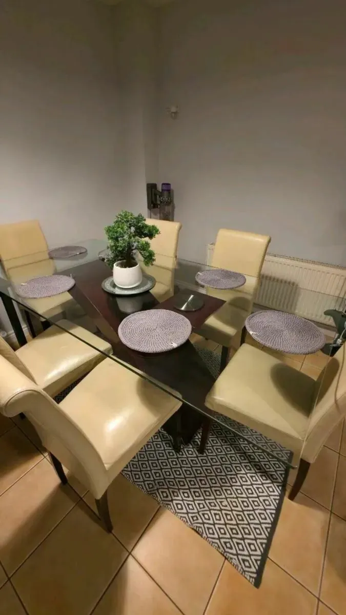 Glass table with 6x chairs dining table - Image 1