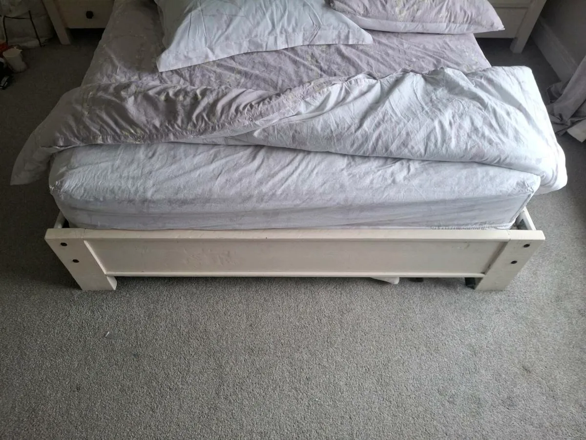 Solid Wood King Size Bed,Chest of drawers,2Lockers - Image 2