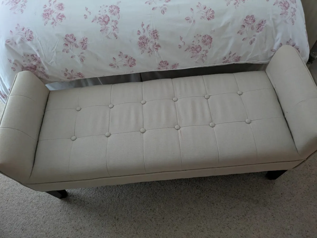 Bedroom Seat - Image 1