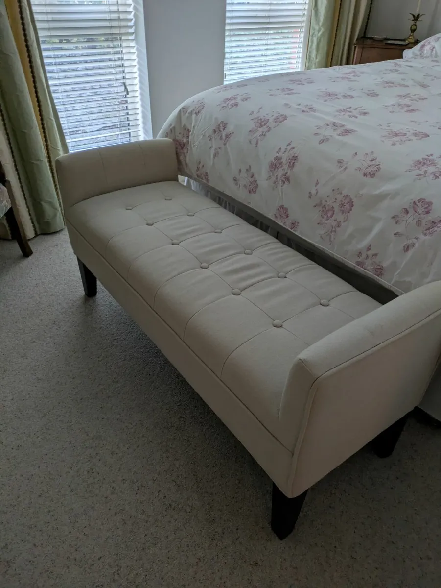 Bedroom Seat - Image 2