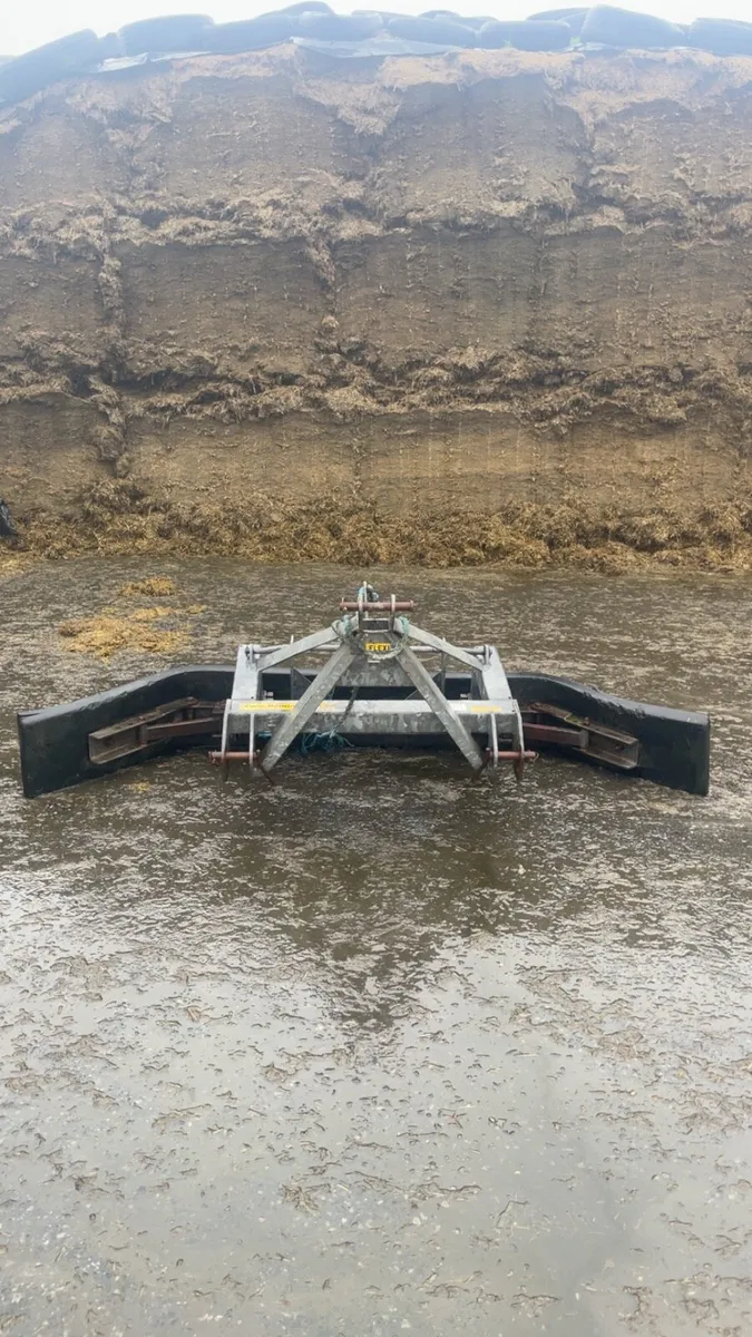 Fleming yard scraper - Image 4