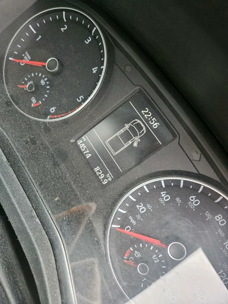 Amarok  3.0 v6 low miles! - Image 4