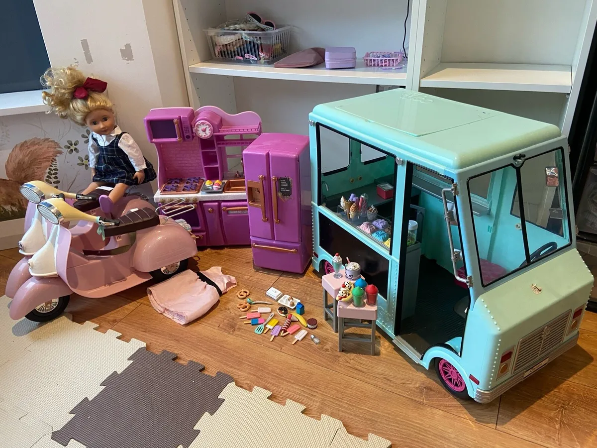 Our Generation Lot: Van, Bikes, Fridge, Kitchen - Image 1