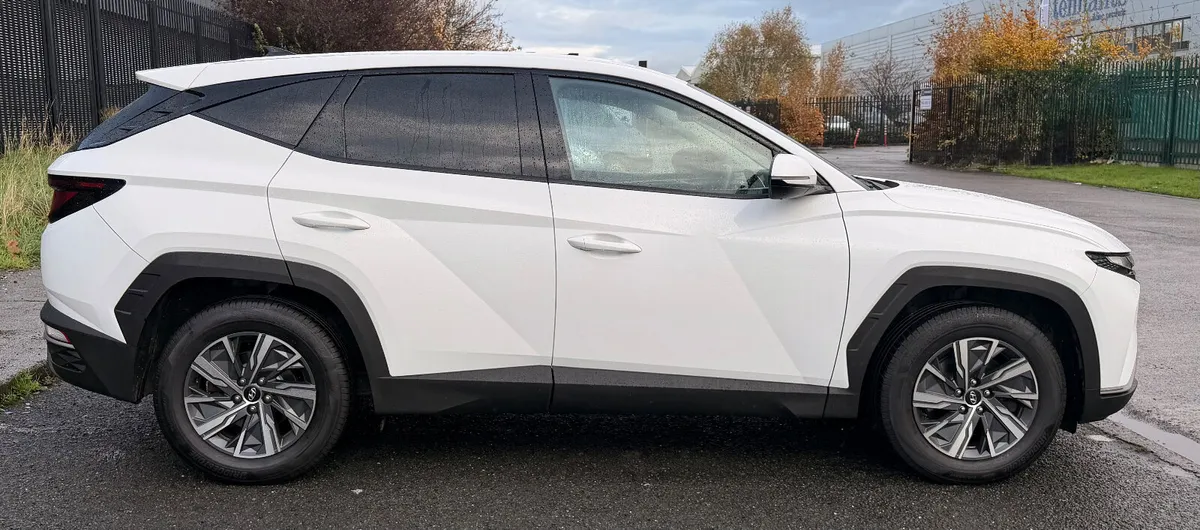 2021 Hyundai Tucson Comfort Plus Commercial - Image 3