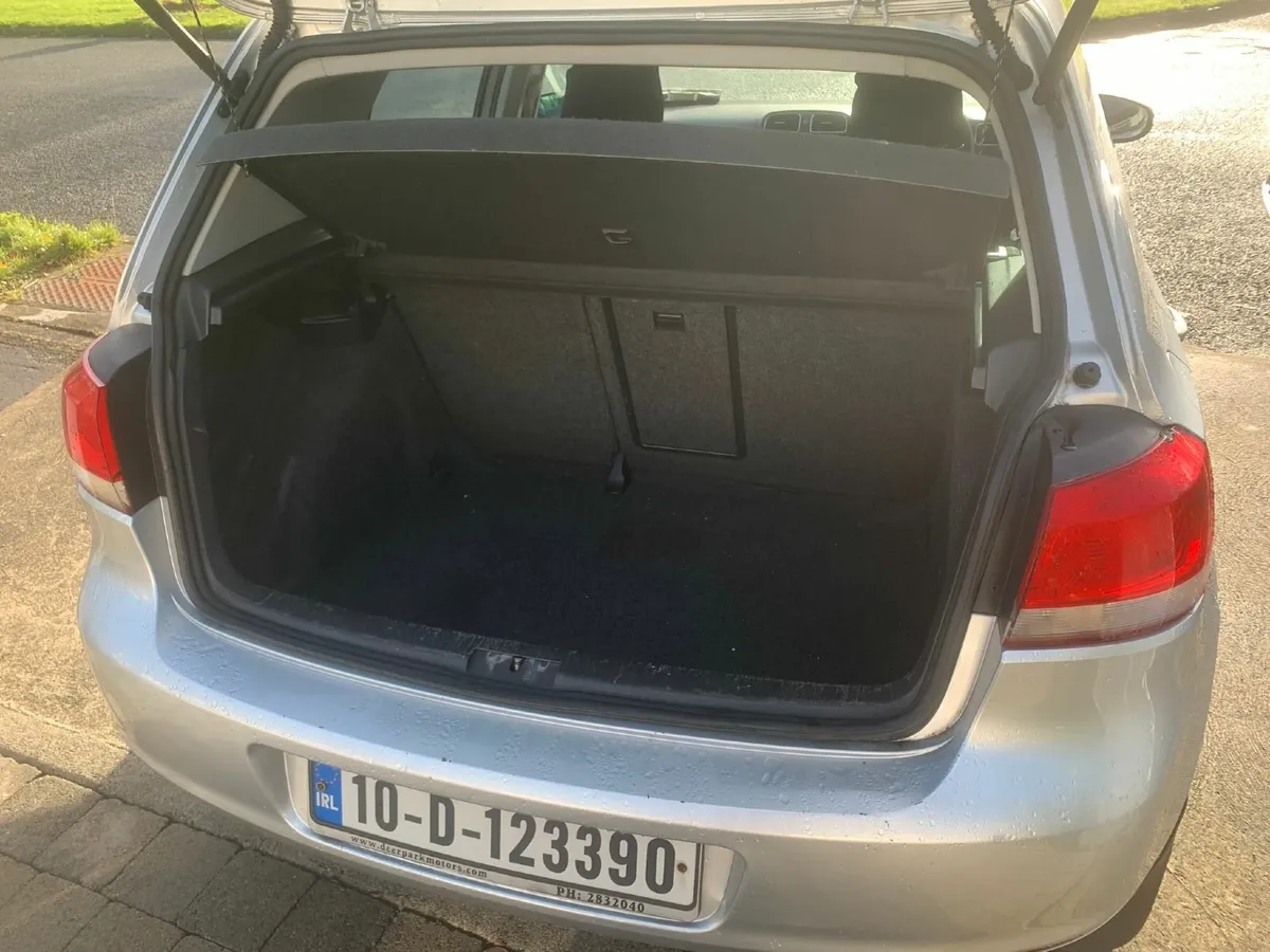 Volkswagen Golf 2010 - Image 2
