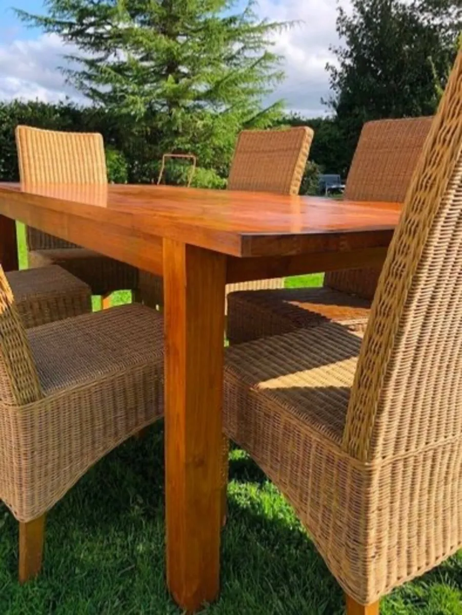 Solid Oak Kitchen table and chairs - Image 2