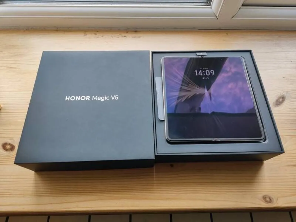 Honor Magic V5 512gb Trade-ins / Swaps Welcome Available in Black Gold and Ivory White Colours - Image 2