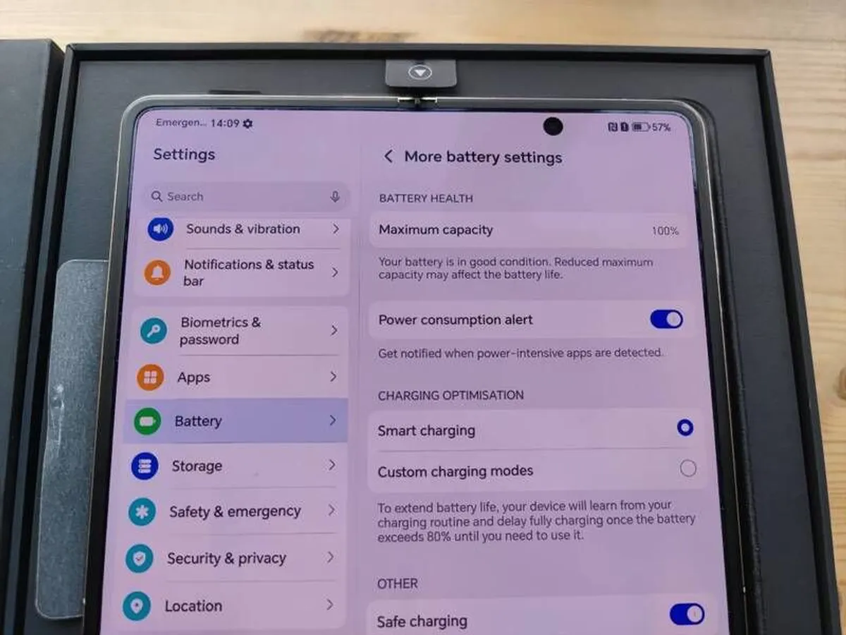 Honor Magic V5 512gb Trade-ins / Swaps Welcome Available in Black Gold and Ivory White Colours - Image 4