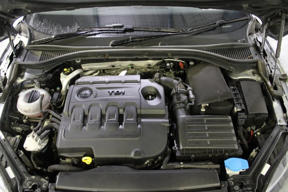 Skoda Superb 2.0 TDI 150bhp Ambition - Image 4