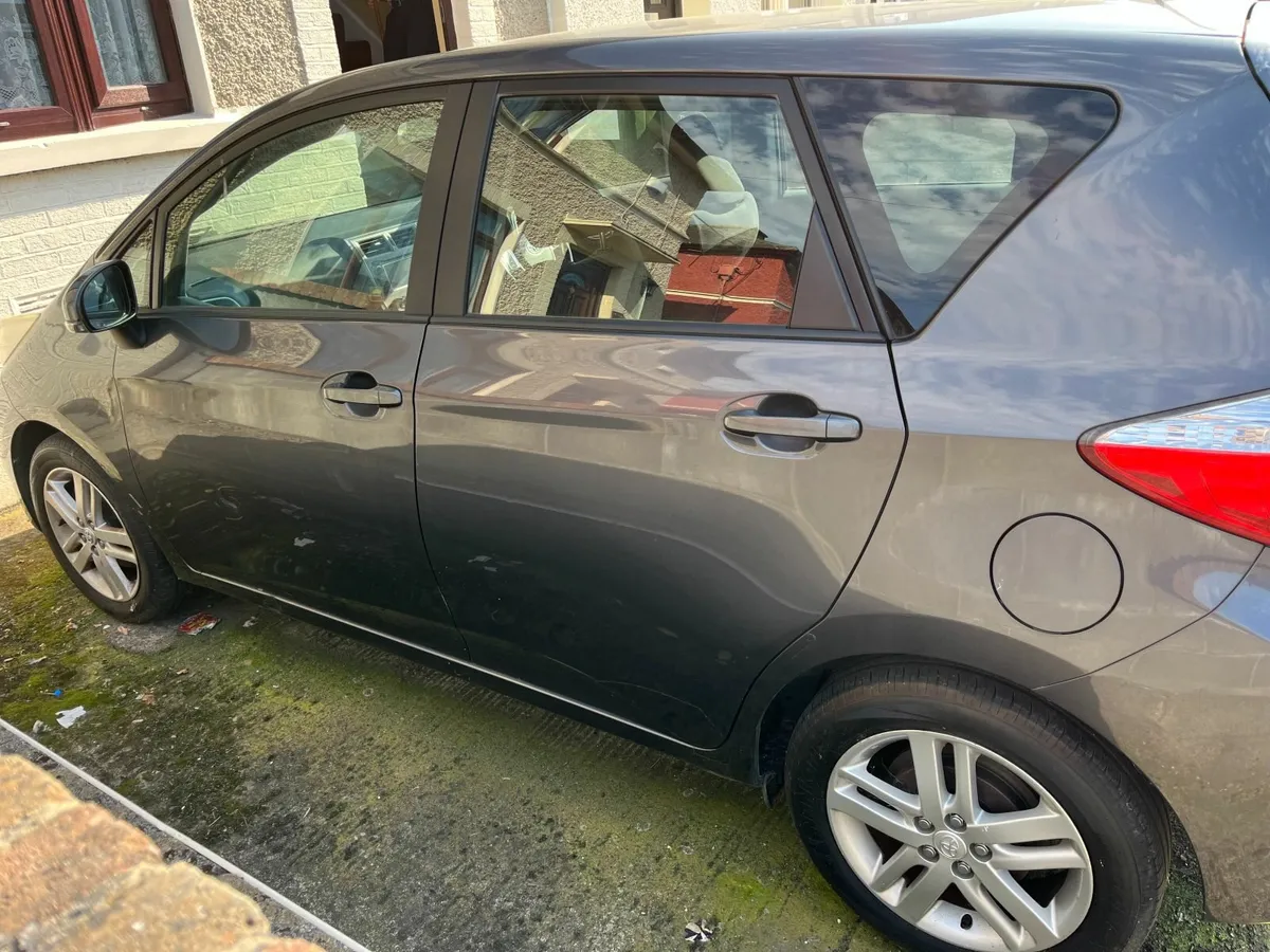 Toyota Verso-S 2011 - Image 3