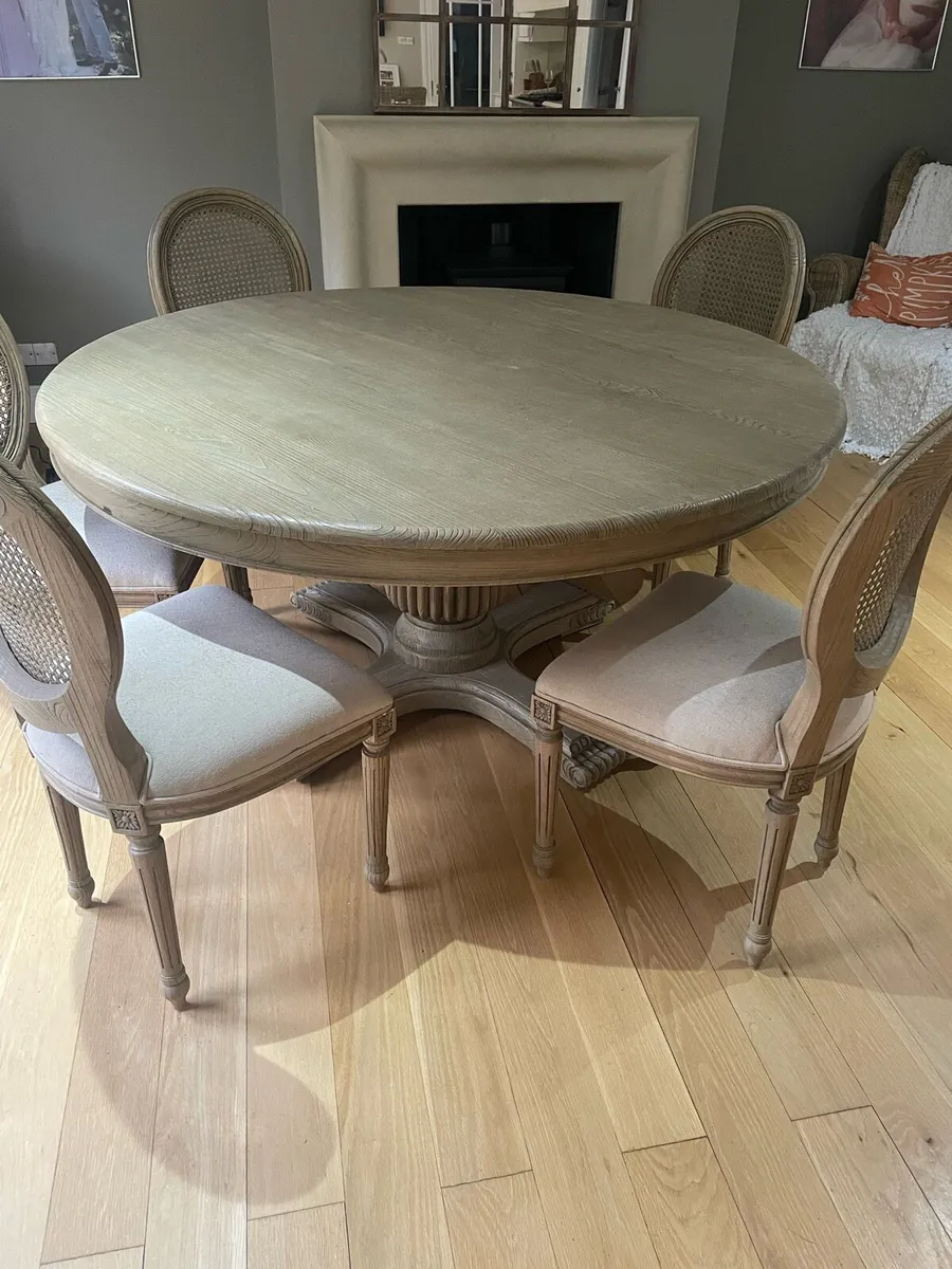 Chateaux Round Dining Table with 5 chairs - Image 1