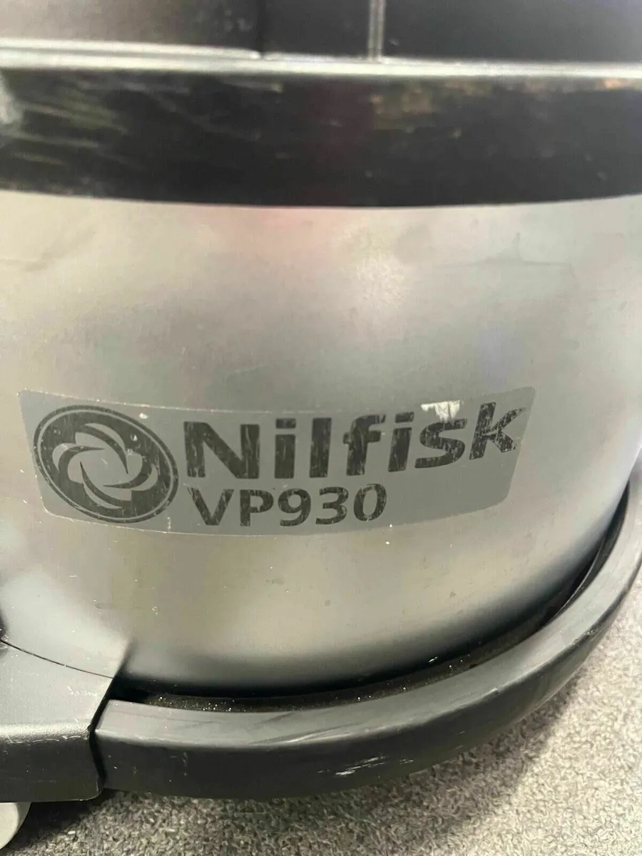 Nilfisk VP930 Vacuum Cleaner - Image 3