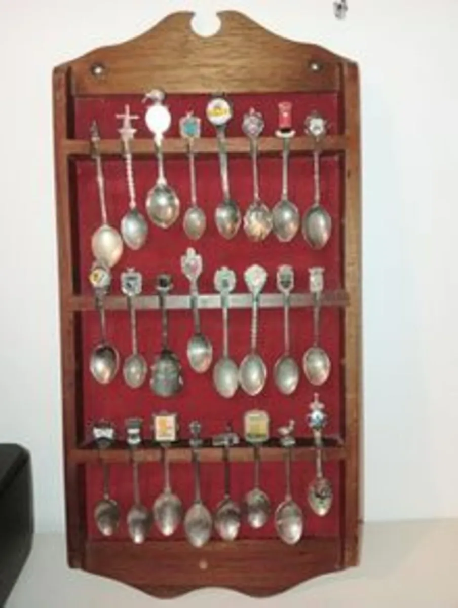 Collection Of Souvenir Teaspoons Worldwide On Disp - Image 1