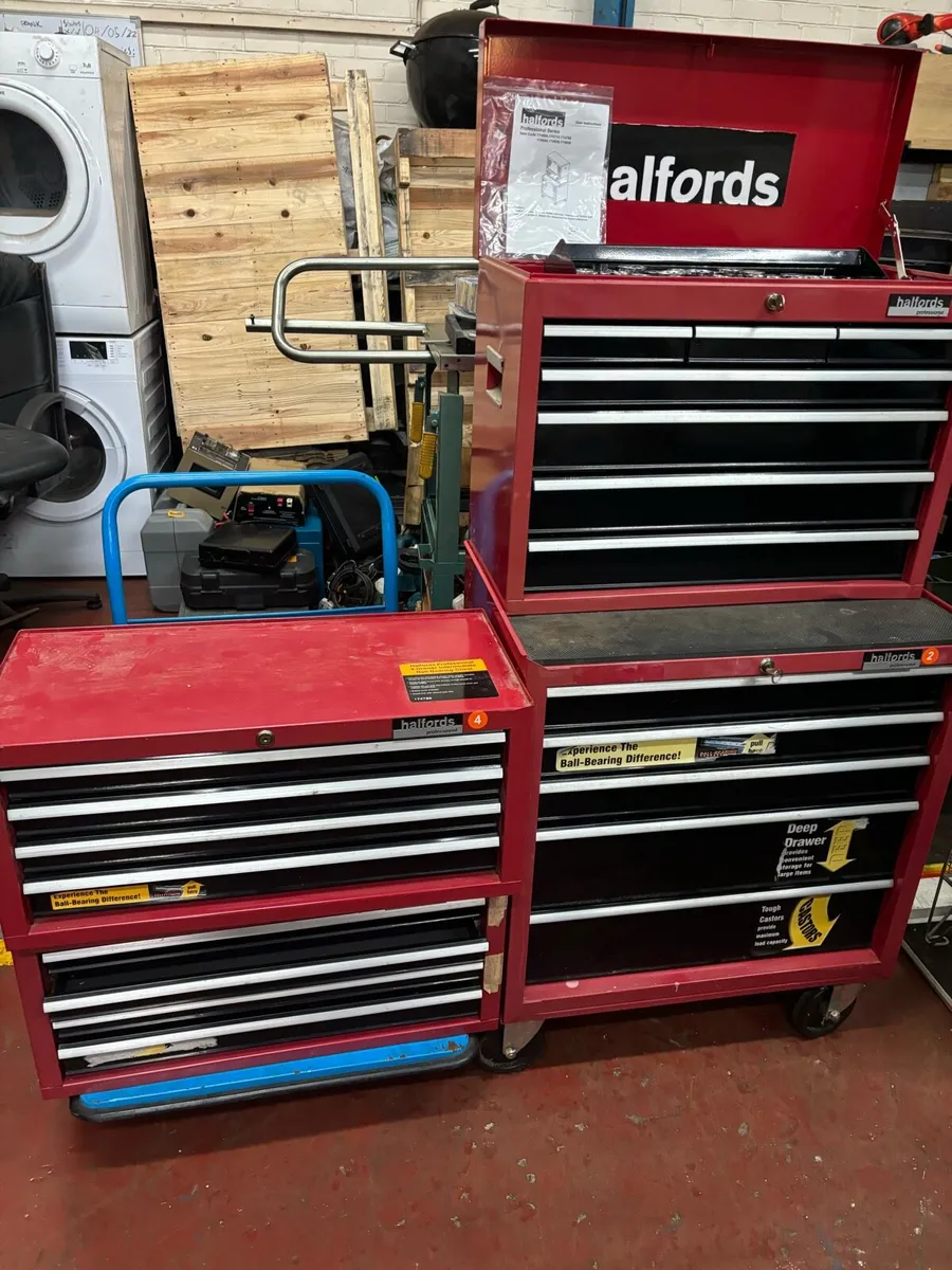 Halfords professional  roll cab top boxes  keys - Image 1