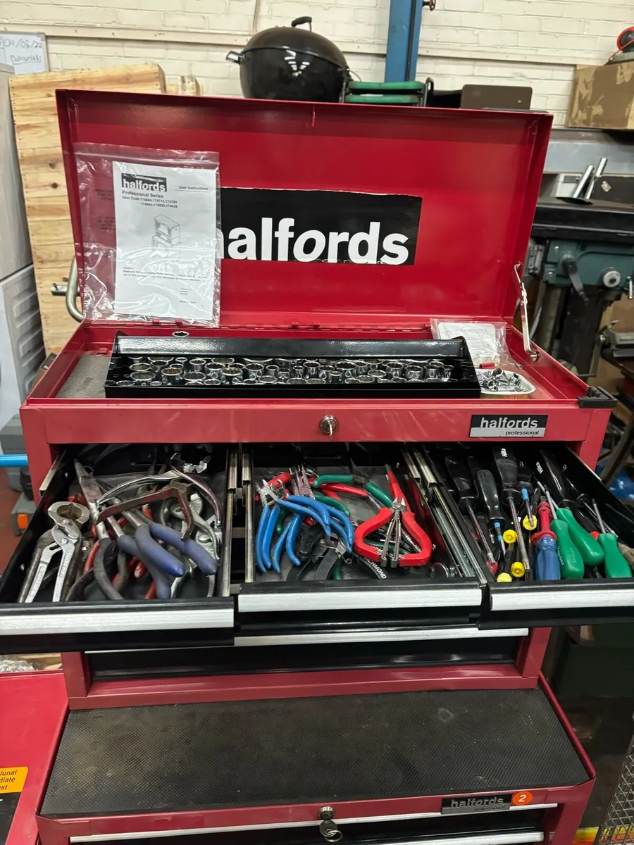 Halfords professional  roll cab top boxes  keys - Image 2