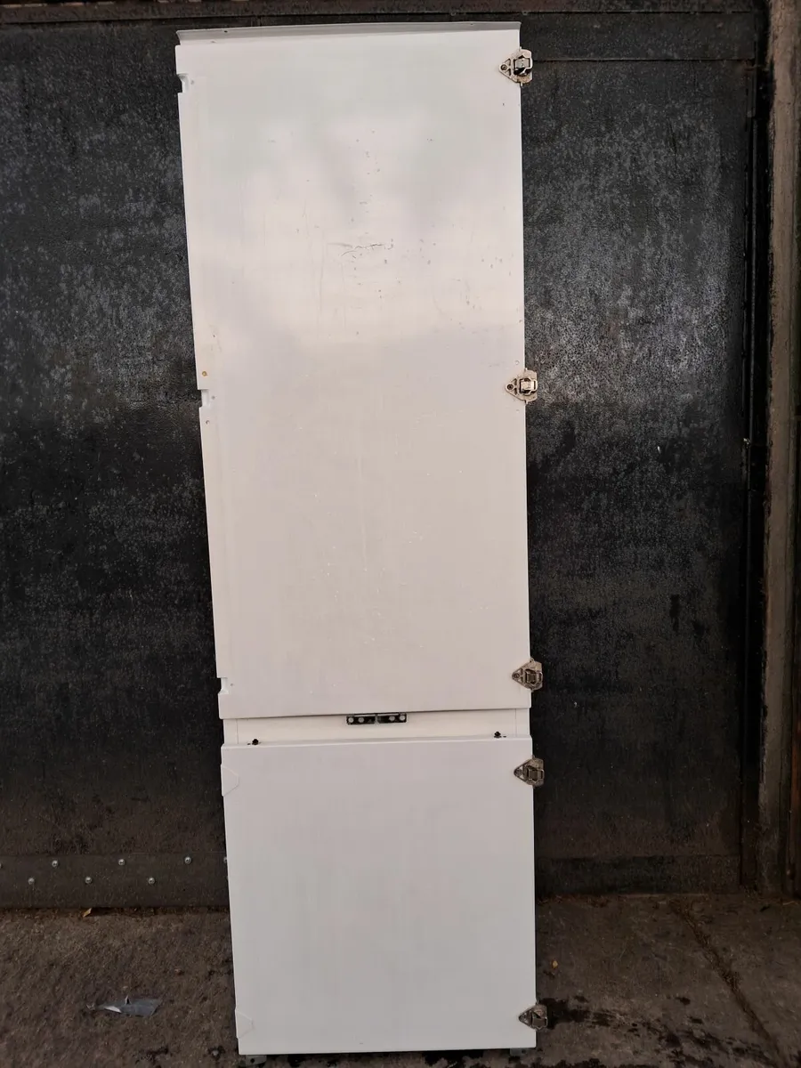 INTEGRETED FRIDGE AND FREEZER - Image 2