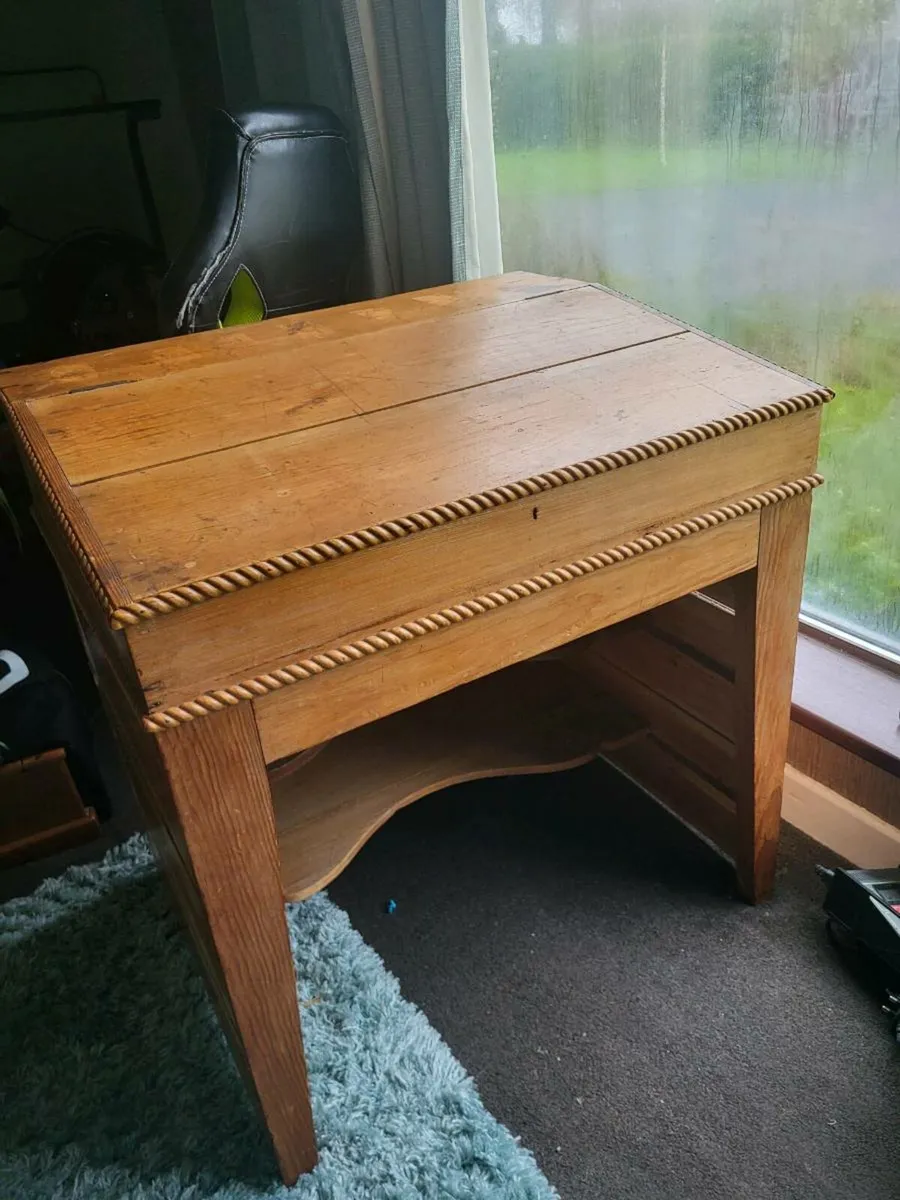 Old pine desk - Image 1