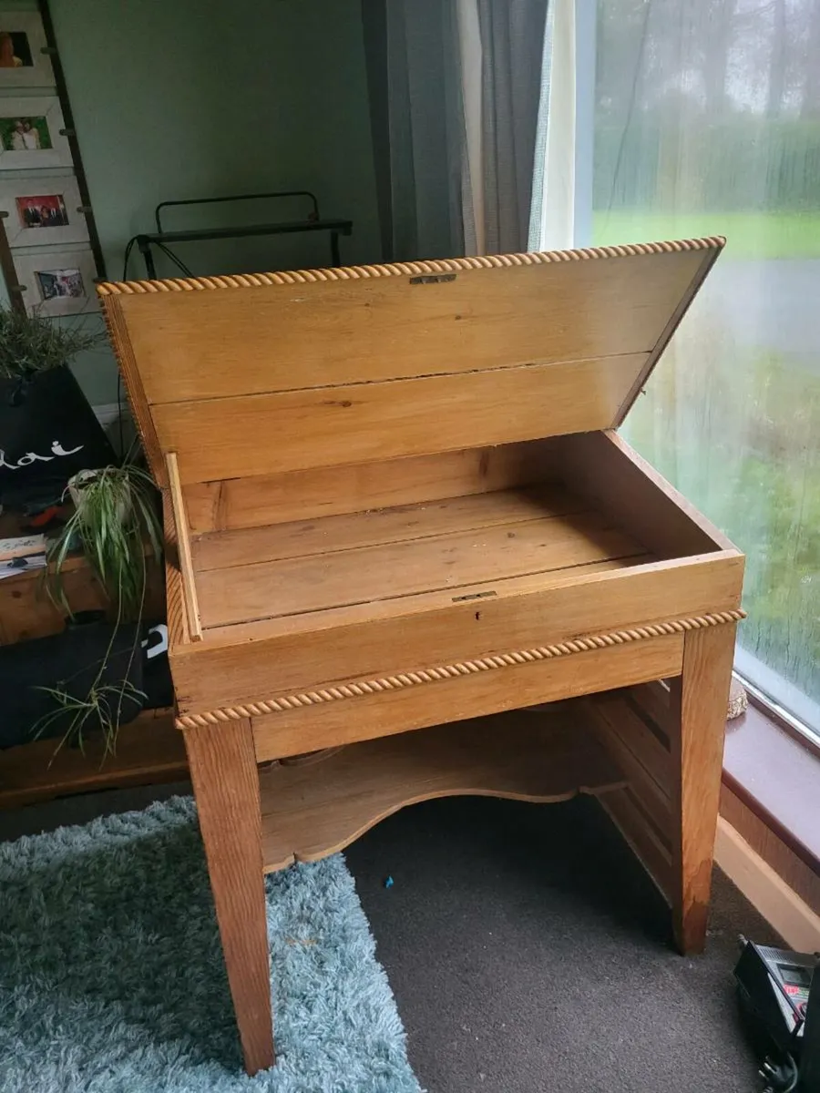 Old pine desk - Image 2