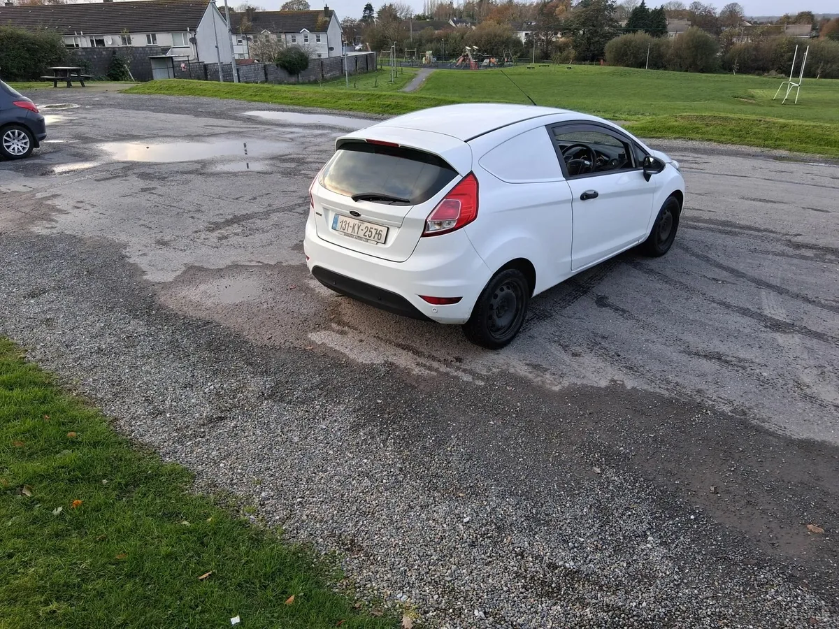 Ford Fiesta 2013 - Image 2