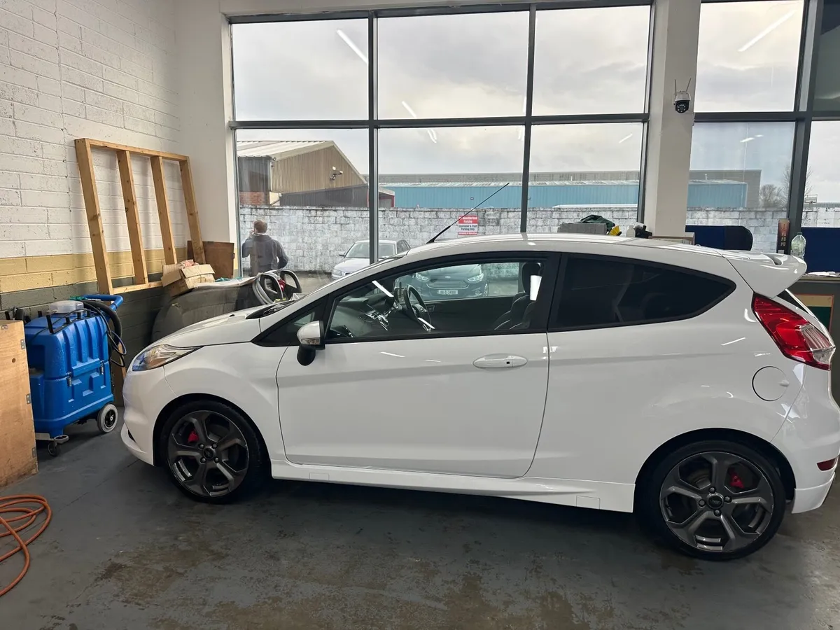 Ford Fiesta 2017 - Image 2