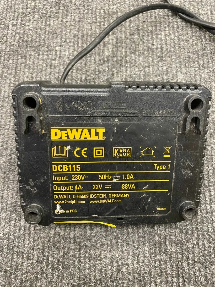 Dewalt Charger DCB115 - Image 1