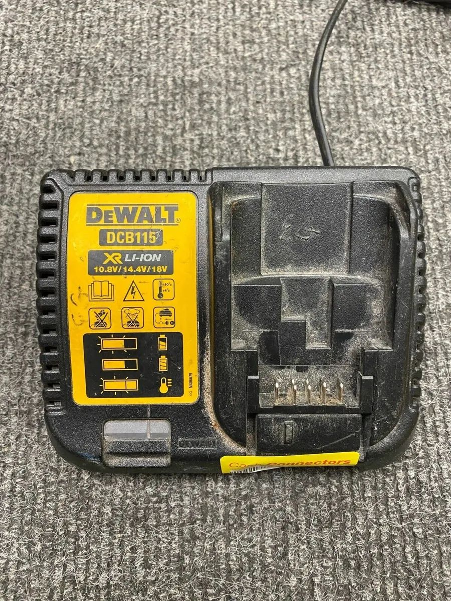 Dewalt Charger DCB115 - Image 2