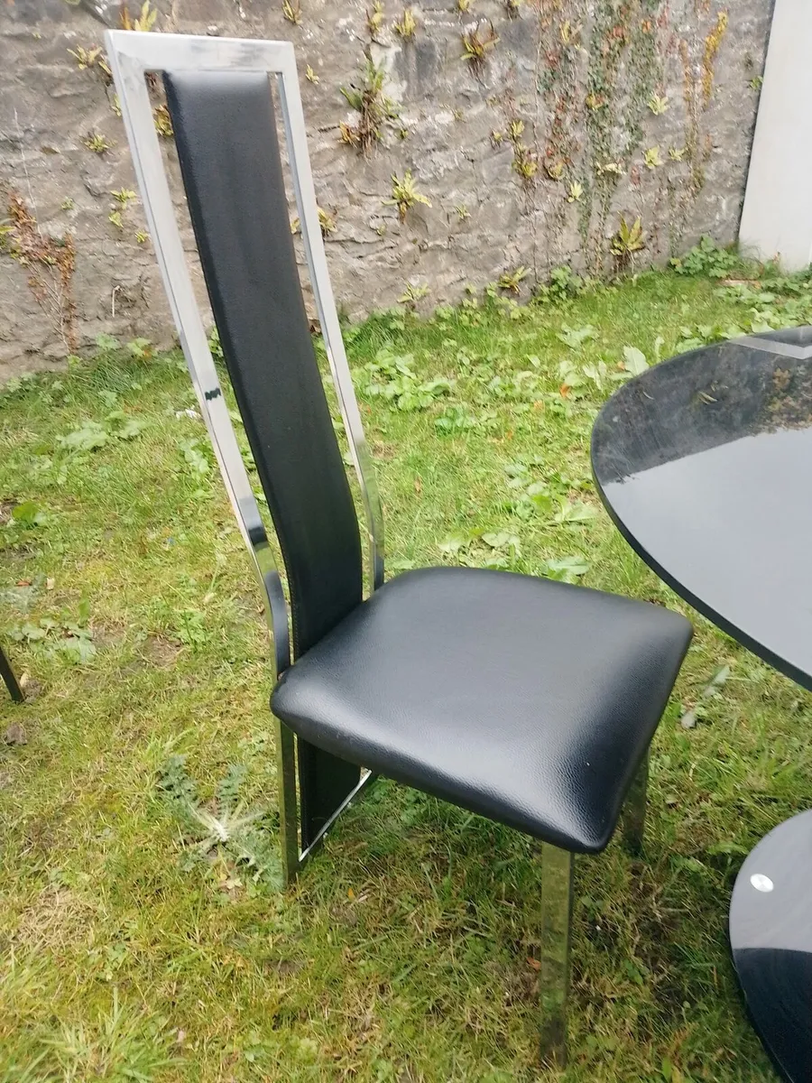 BEAUTIFUL TABLE AND CHAIRS AVAILABLE - Image 1