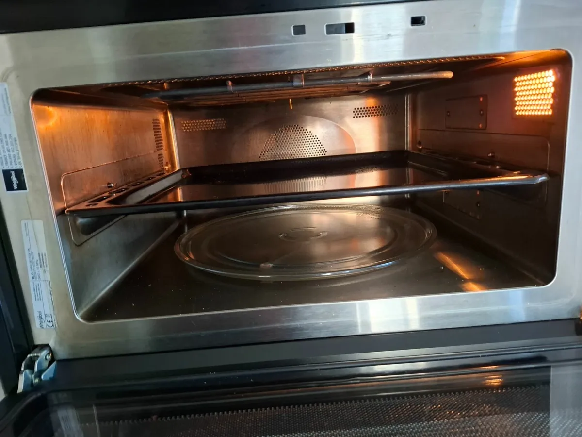 Whirlpool 6th Sense Microwave Combi Oven - Image 2