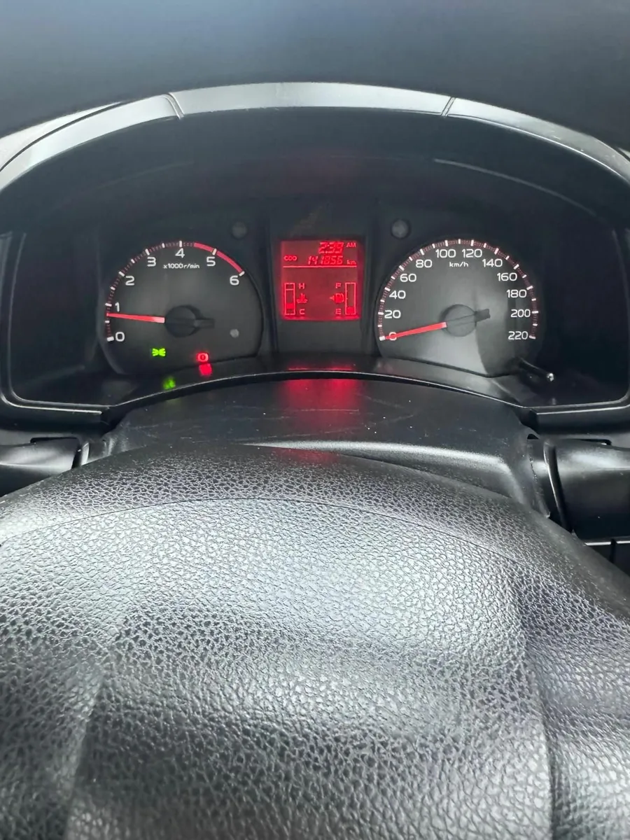 2015 Isuzu DMAX Cherrypicker VERSALIFT - Image 3