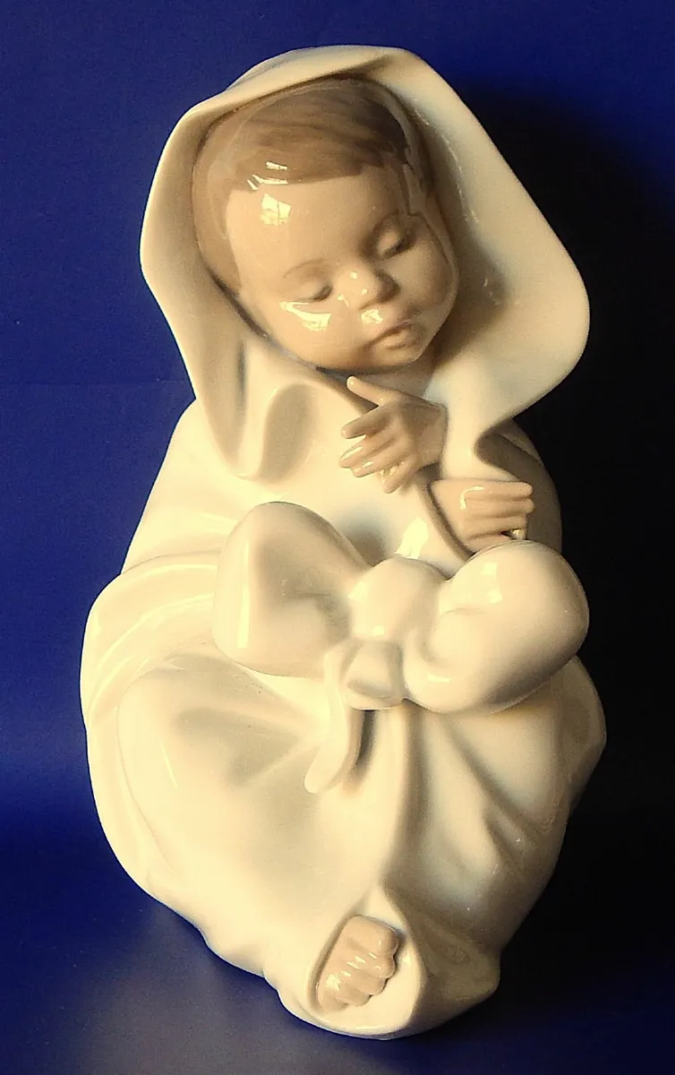 Nao by Lladro Figurine of Baby in a Blanket - Image 1
