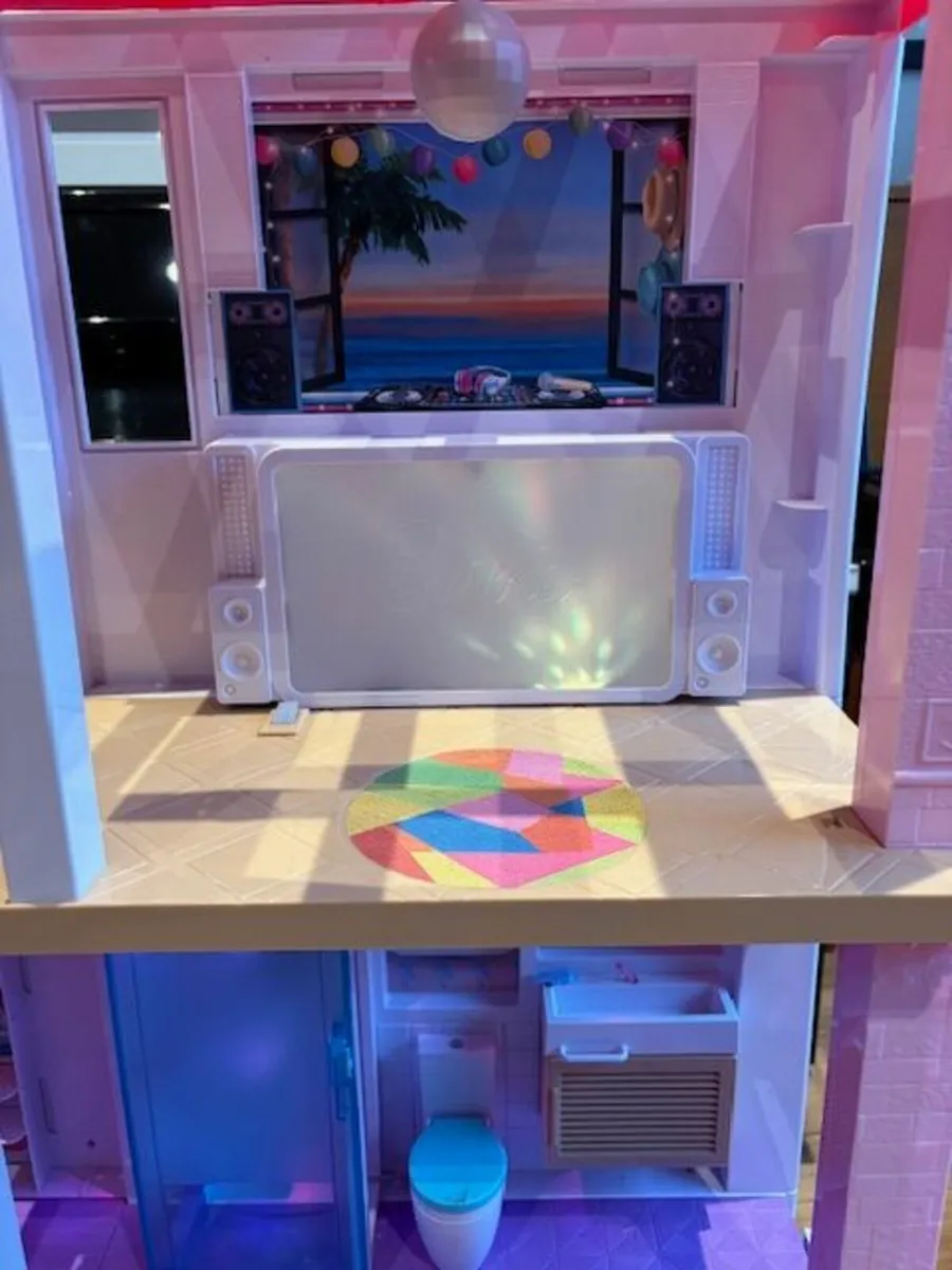 Barbie Dreamhouse Bundle! - Image 3