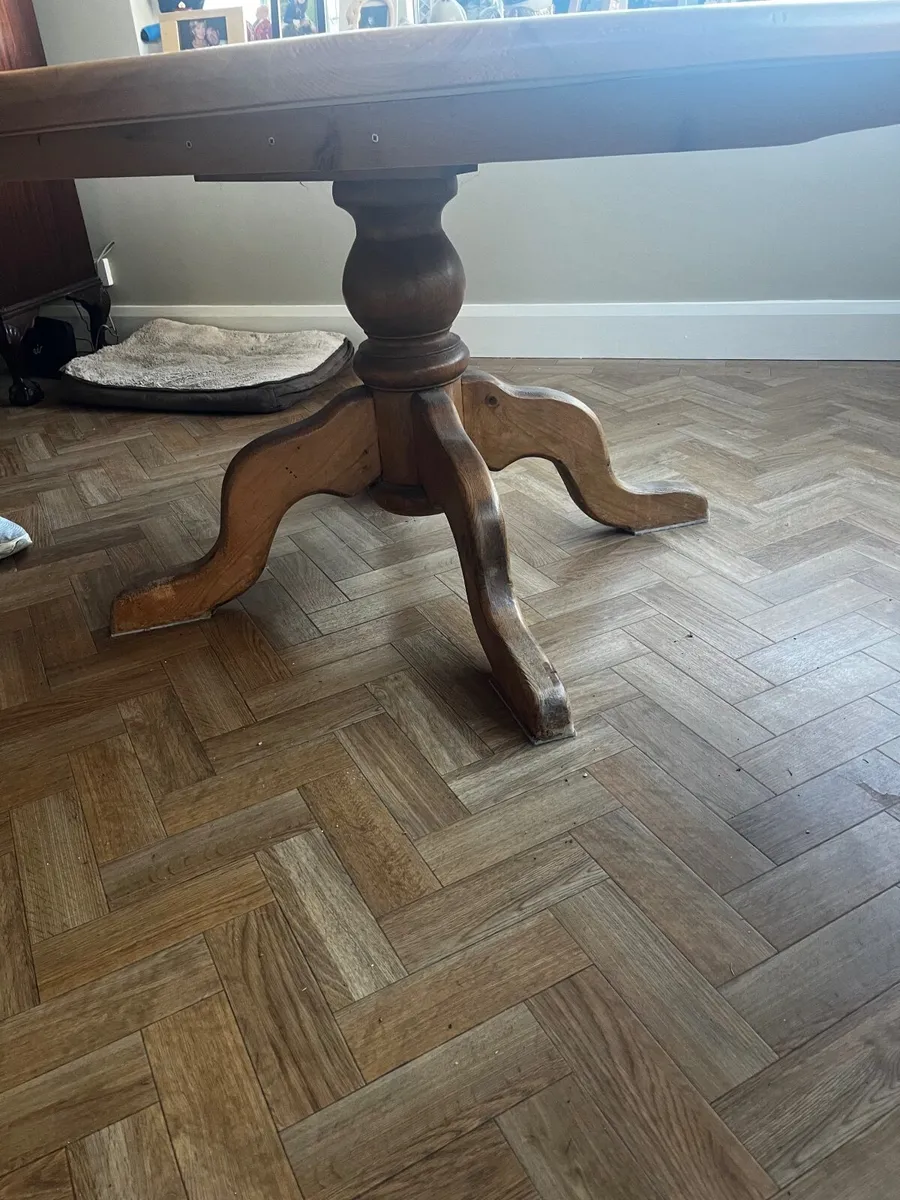 Large 6 foot round deal table - Image 2