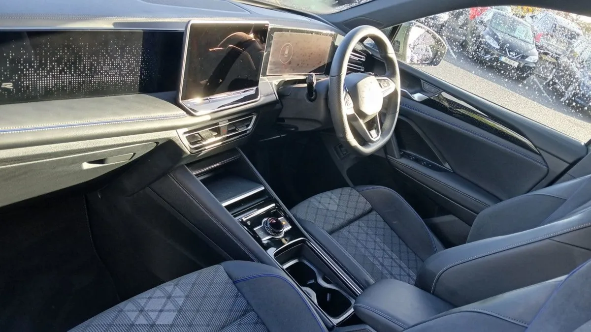 Volkswagen Tiguan R-line 75 Edition 2.0 TDI 150HP - Image 3