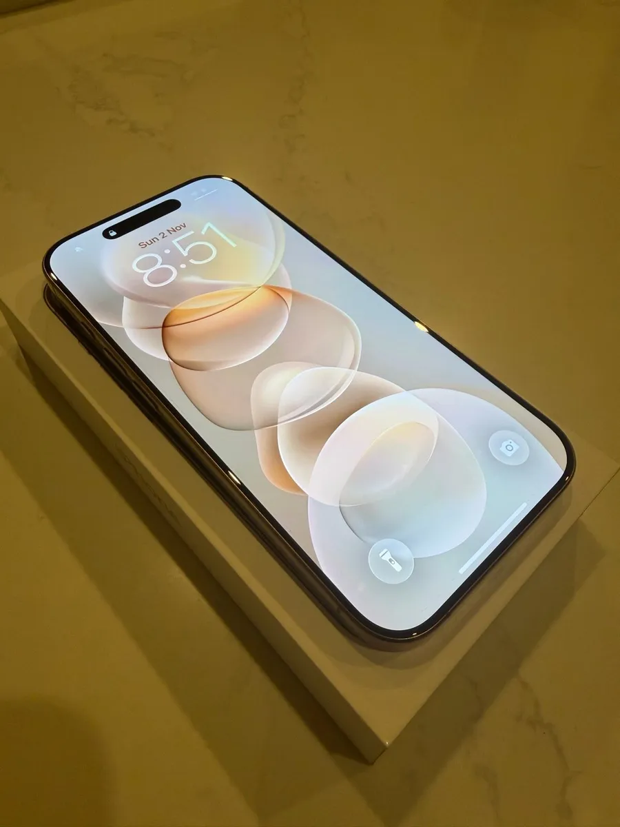 iPhone 16 Pro - Image 2