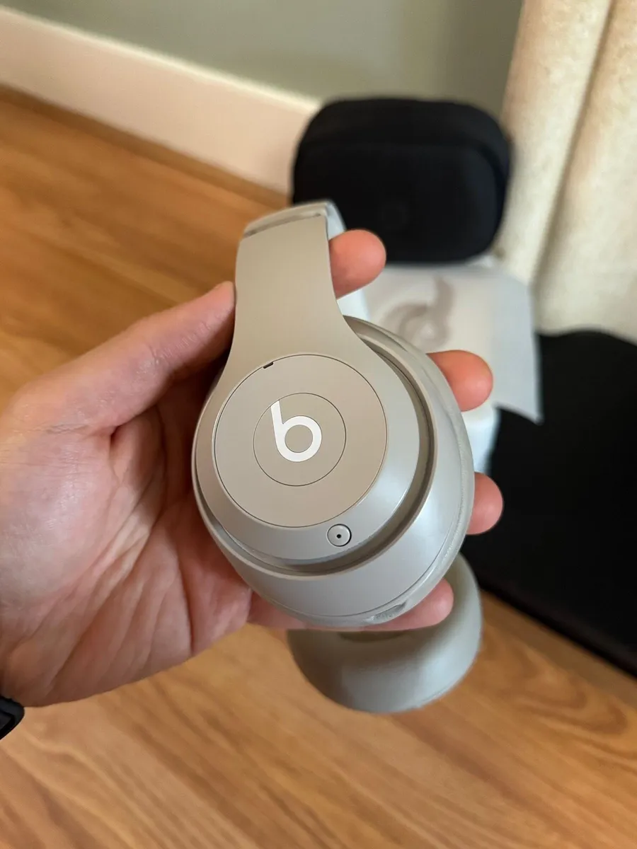 Beats Studio Pro - White Cream - Image 2