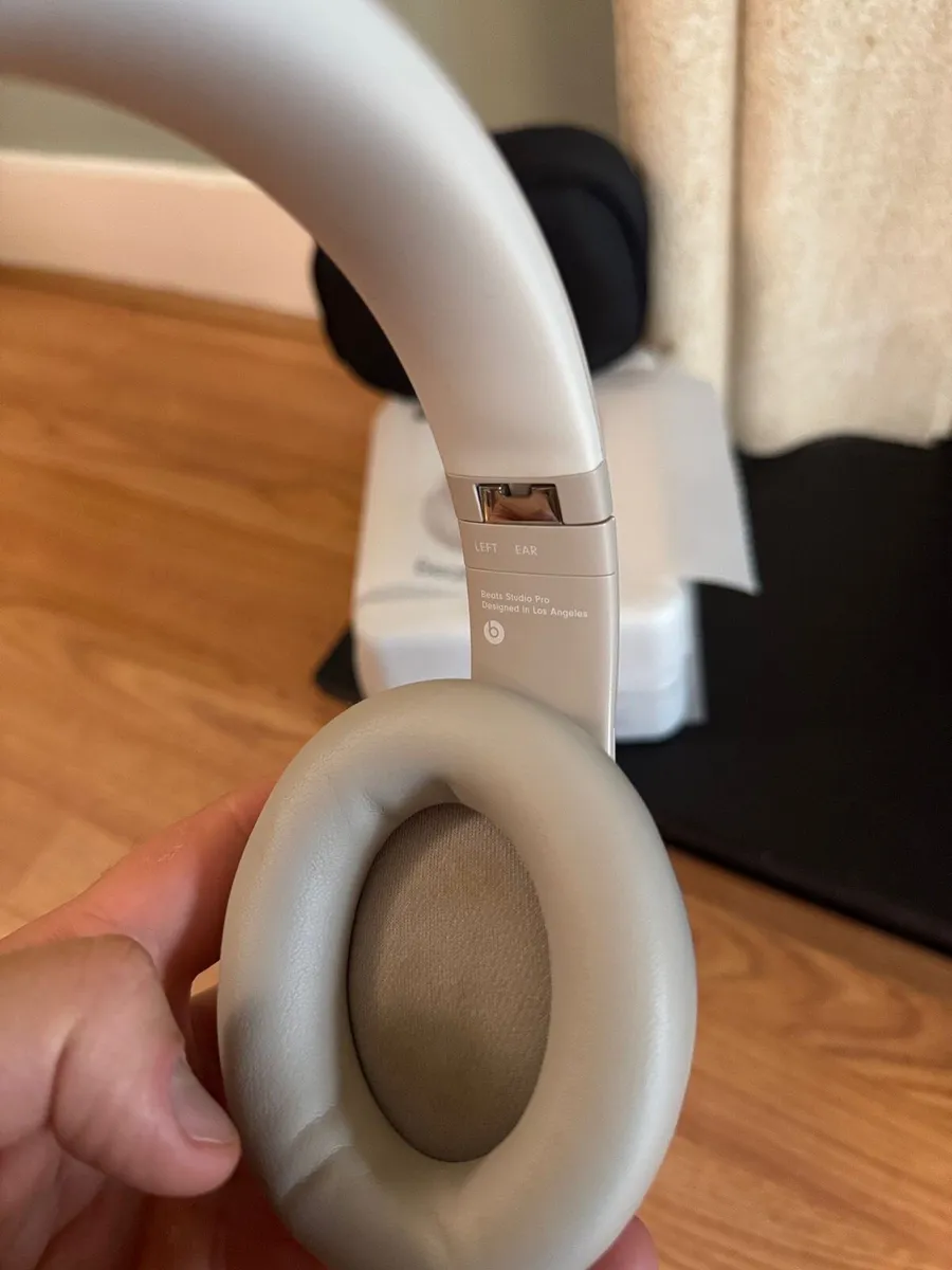 Beats Studio Pro - White Cream - Image 3