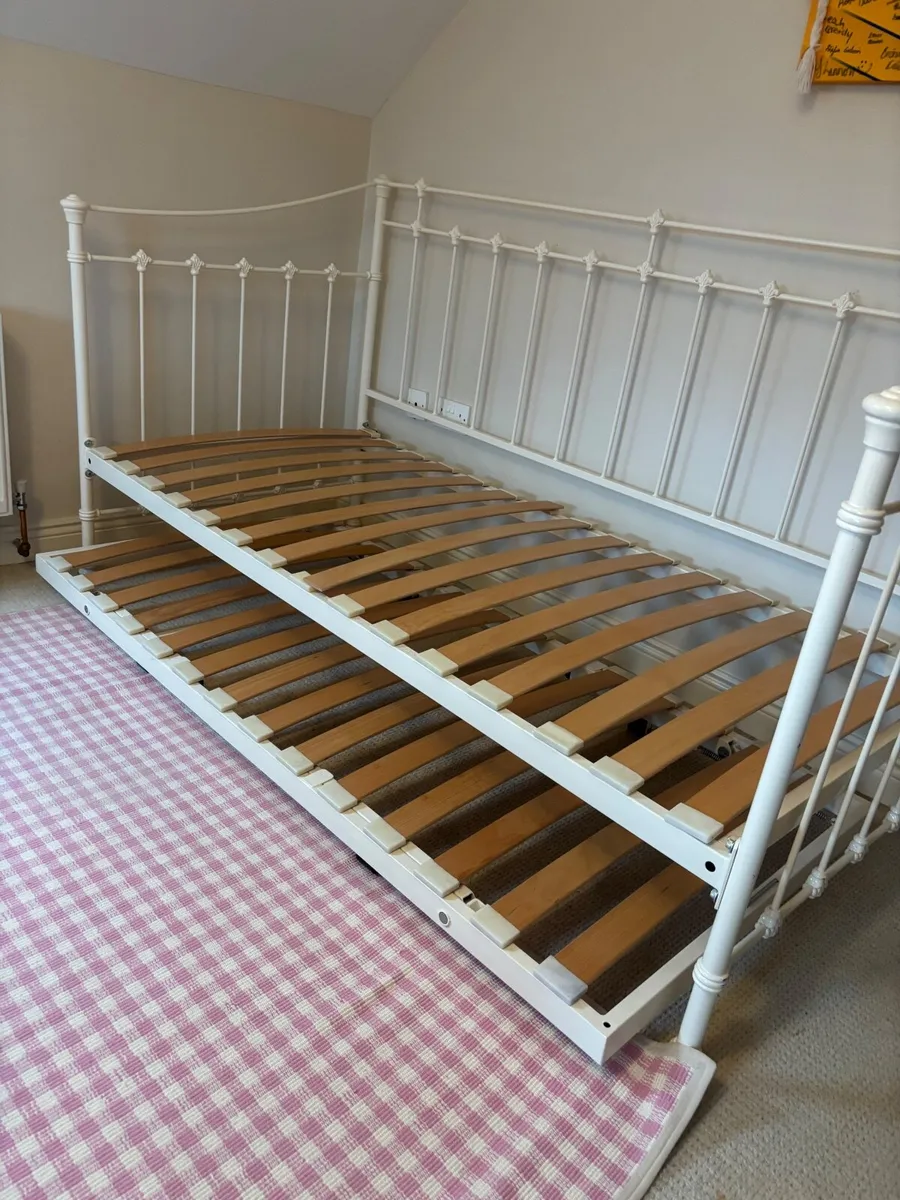 Versailles Cream Metal Day Bed - Image 1