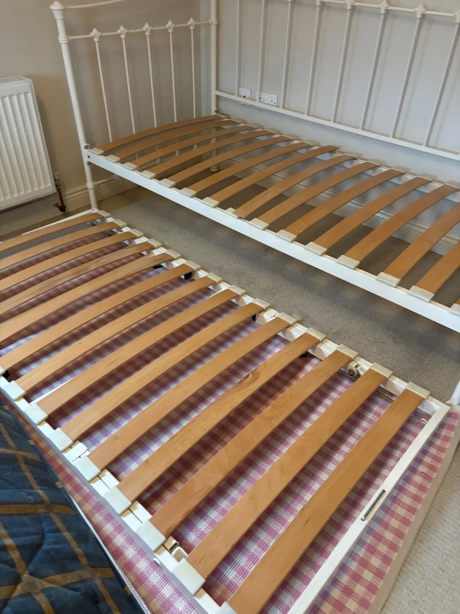 Versailles Cream Metal Day Bed - Image 3